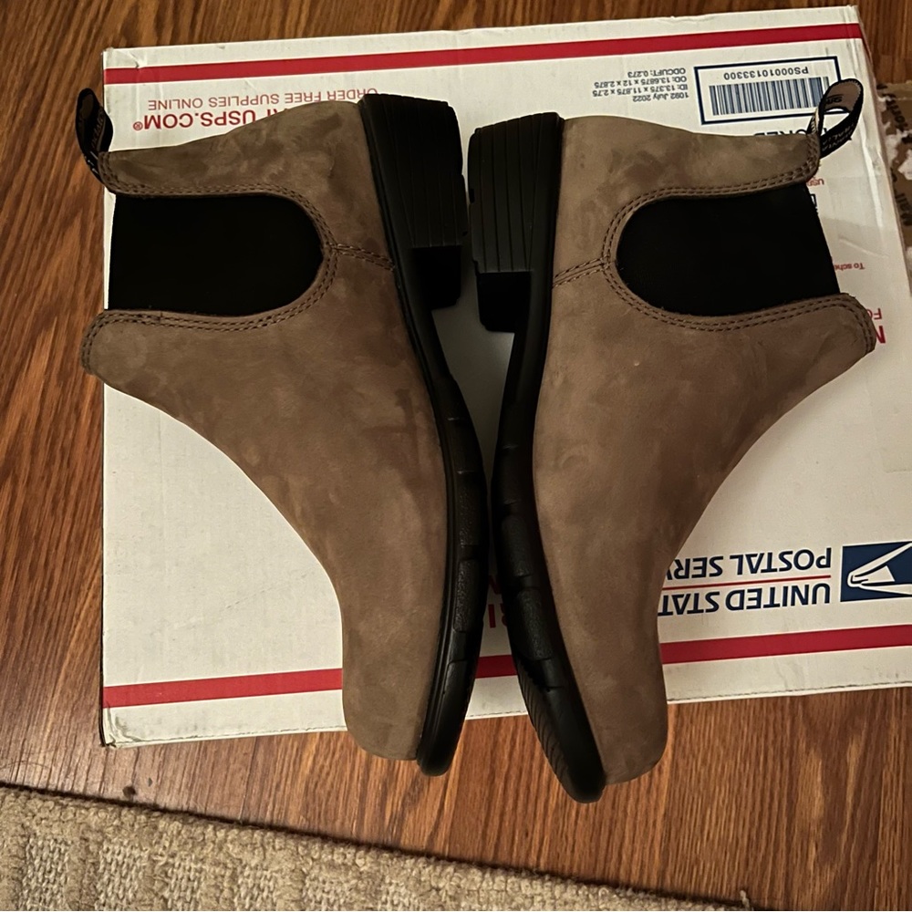 Blundstone 1974 Stone Ankle Chelsea Boot - Picture 7 of 11